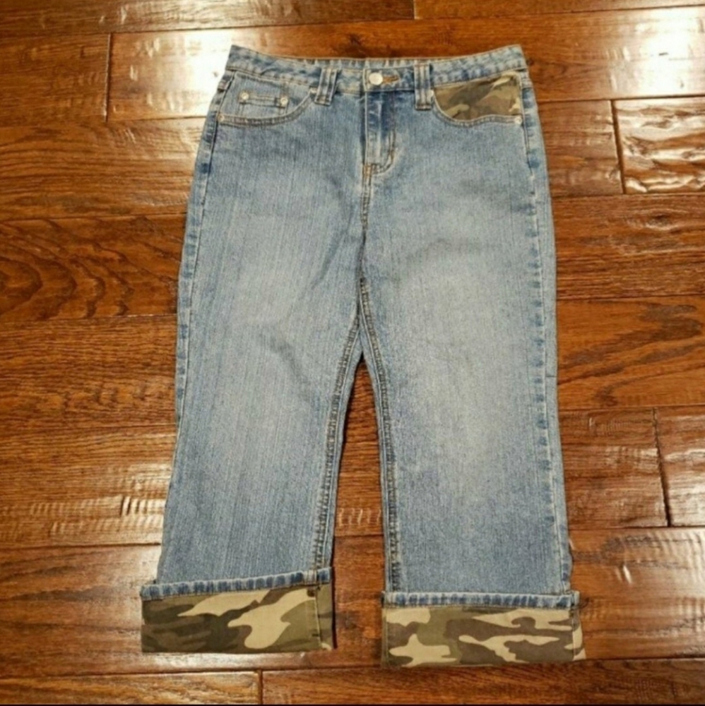 CANYON RIVER BLUES Denim Capri Pants With Camo Accents - Size 2P